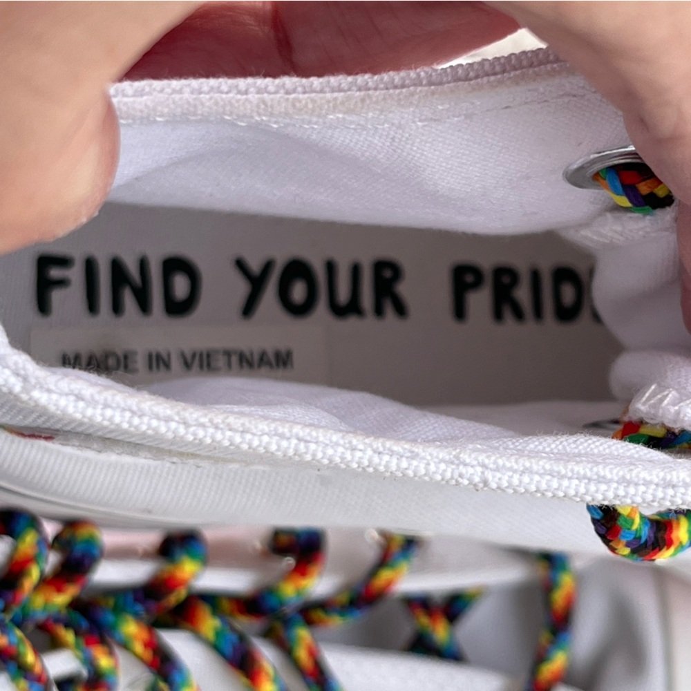 EUC Converse Chuck Taylor Pride Run Star High Hike Sneakers Size 7 Woman/5.5 Men - Picture 13 of 16